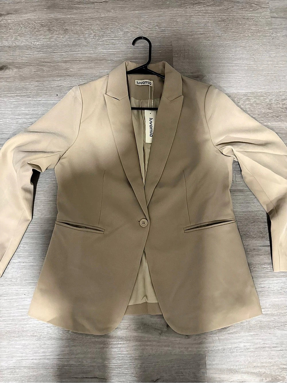 luvamia Beige Blazer Size Medium NWT